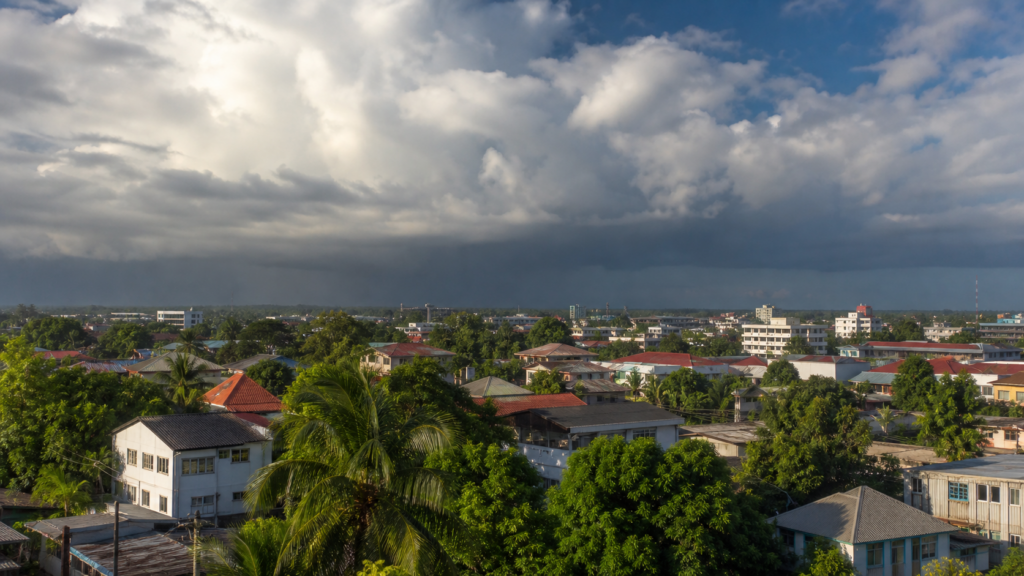 Suriname krijgt warme maandag met lokaal kans op middagbuien